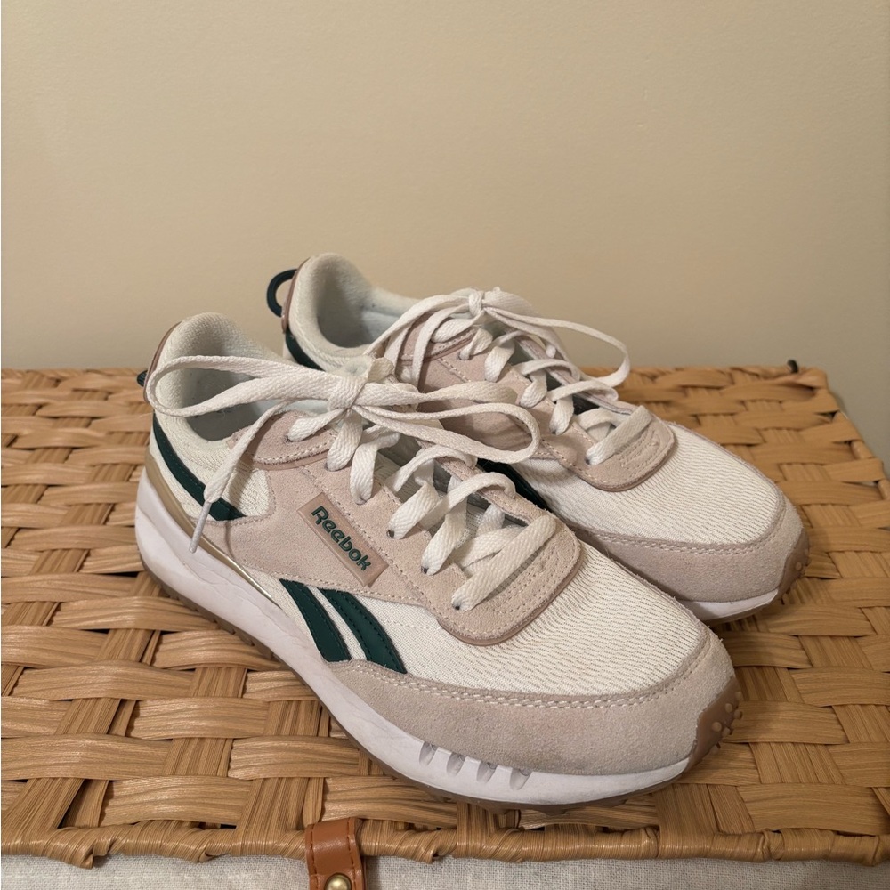 Reebok Sneakers - Size 8 white and green